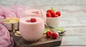 Този сладоледов йогурт с малини е хит в мрежата