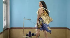 Изложба с портрети на жени, търсещи убежище, показват в София