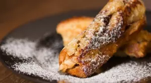 Сладко изкушение: Пържени пурички от хляб с течен шоколад