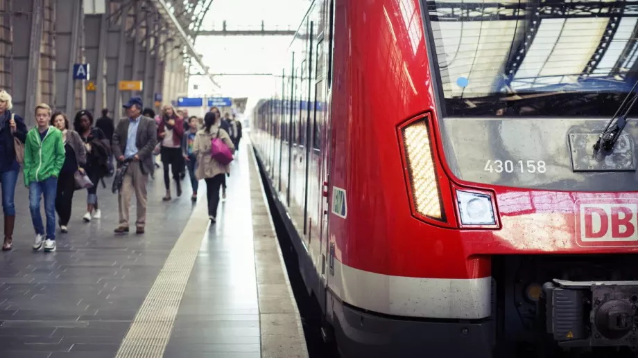 Арбитраж решава трудовия спор между Deutsche Bahn и синдиката на жп служителите