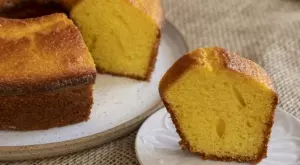 Царевичен кекс, който се прави в блендер