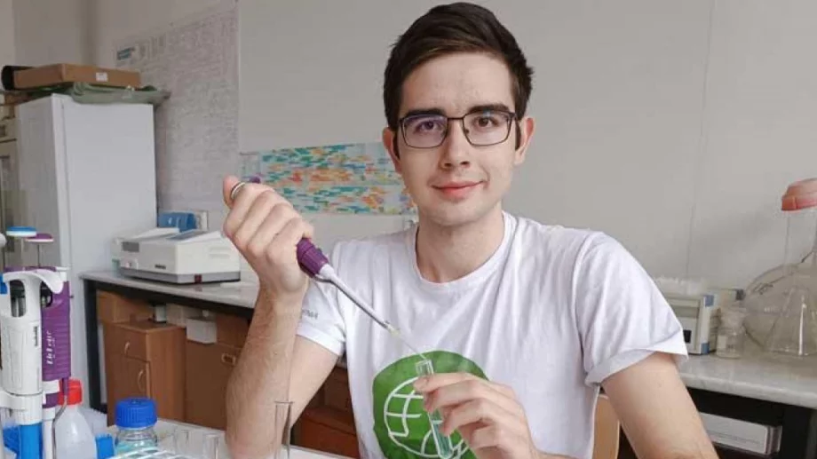 Трети златен медал по биология: Олимпиецът Петър Жотев и големият му успех