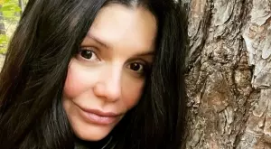 Кали се похвали с богато младо гадже, иска 4-то дете