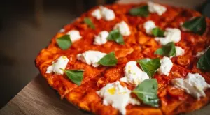 Цената на най-евтината пица в света пострада от инфлацията - вече е 0,60 долара