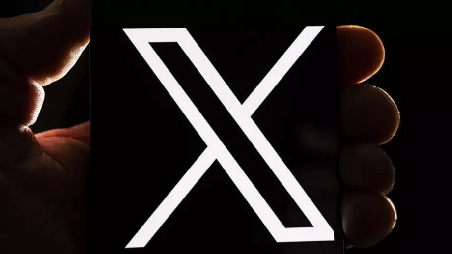 Agence France Presse съди X на Илон Мъск за неспазване на авторски права