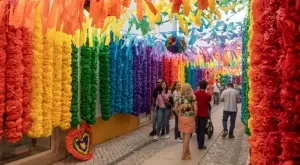 Вижте цветната столица на Португалия, голяма красота е (СНИМКИ + ВИДЕО)