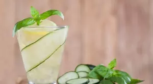 Супер хидратираща лимонада с краставица