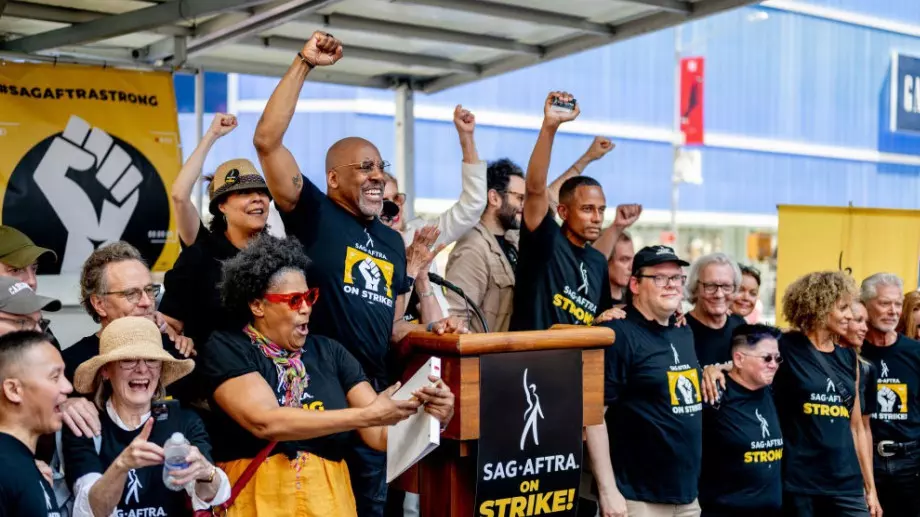 Много звезди се включиха в стачката на актьорите (ВИДЕО)