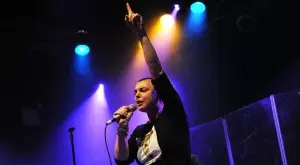 Боно, Боб Гелдоф и хиляди фенове се сбогуваха с Шиниъд О'Конър (СНИМКИ)