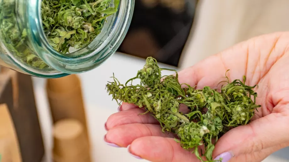 Mastercard забранява покупката на марихуана с нейни дебитни карти