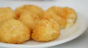 Топ рецепта: Пълнени картофени кюфтета с кашкавал