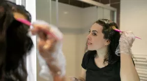 4 ефективни начина да премахнете петна от боя от кожата си