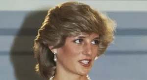 Черна рокля на принцеса Даяна бе продадена за над 1 милион долара (СНИМКА)