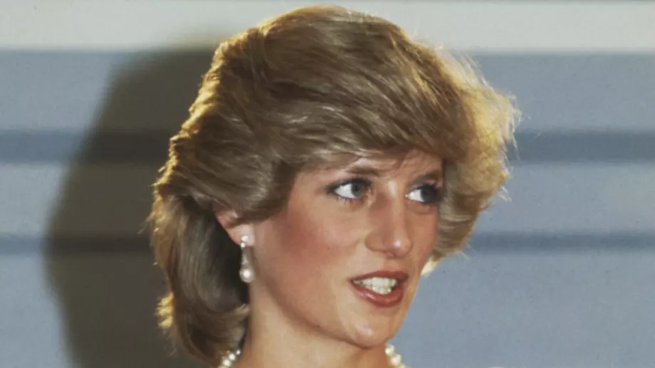 Черна рокля на принцеса Даяна бе продадена за над 1 милион долара (СНИМКА)