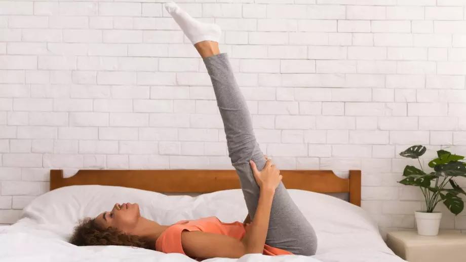 5 лесни упражнения, които можете да правите в леглото