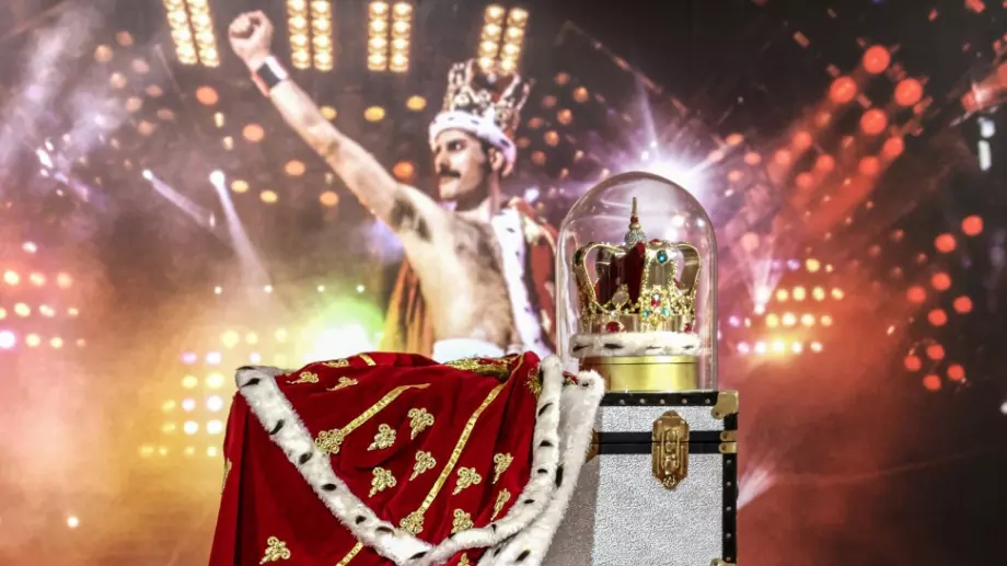 Показват лични вещи на Фреди Меркюри на безплатна изложба (СНИМКИ)