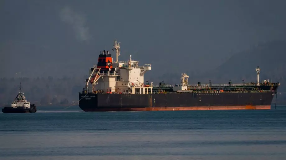 Застрахователите увеличават таксите за танкерите, плаващи до руски пристанища