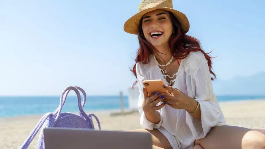 Виц за добър вечер: Един пич се прибира от работа и що да види?