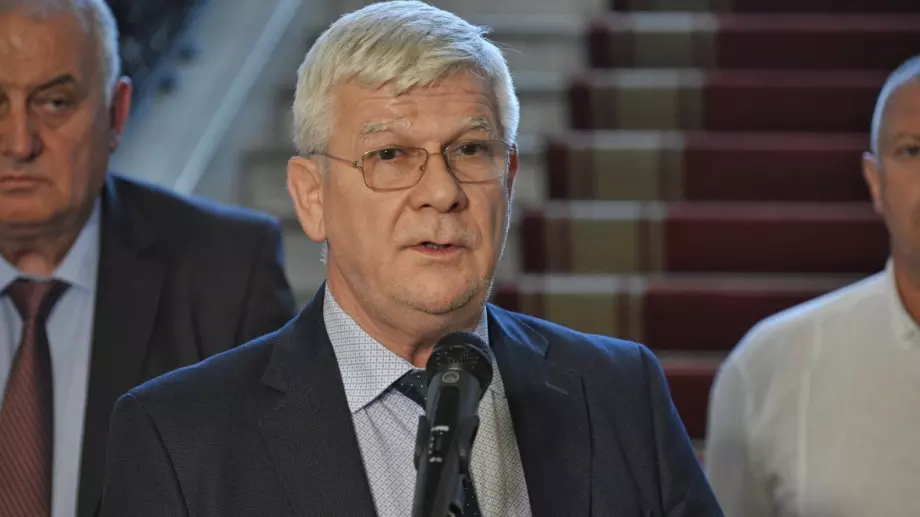 Земеделският министър покани на среща протестиращите: Няма да допусна да бъдете ощетени