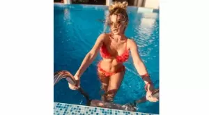 Есил Дюран избра Grand Hotel Sveti Vlas и смая всички с перфектна форма (СНИМКИ)