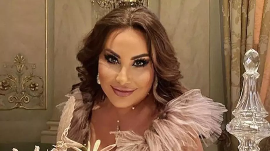 Дарина Павлова пръска сексапил по бански на 60 (СНИМКИ)