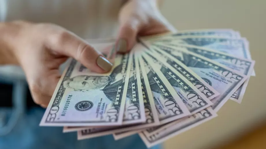 Коя е първата жена в света с лично състояние от 100 млрд. долара?