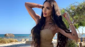 Зловещо: Певицата Лияна стригана публично, но от ревнива жена