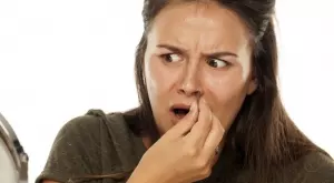 Лекари: Никога не скубете космите в носа си, ето защо