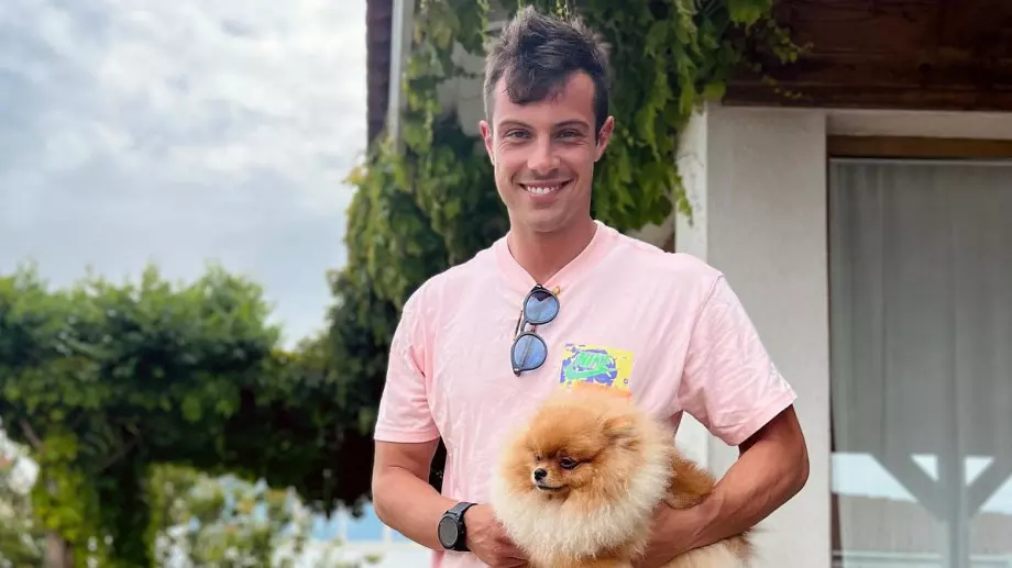 Филип Буков се сгоди, половинката му се фука с пръстена (СНИМКИ)