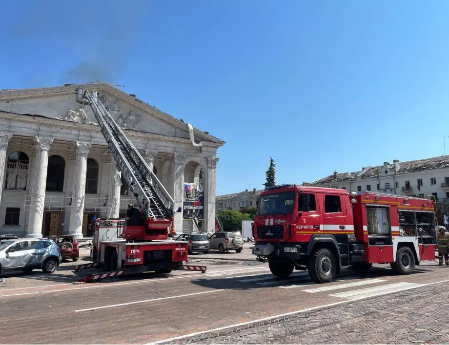 Мигът на ракетната атака срещу  Чернигов попадна на ВИДЕО, има загинало дете