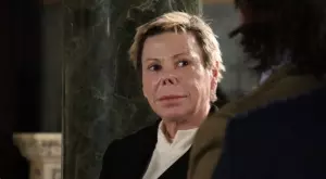 Пияната княгиня Калина си говорела сама и ударила служител (ВИДЕО)