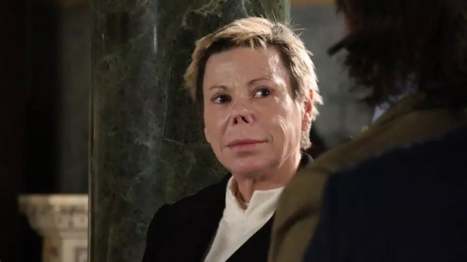 Пияната княгиня Калина си говорела сама и ударила служител (ВИДЕО)