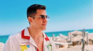 Любимата на Иво Аръков се разголи на рождения си ден (СНИМКИ)