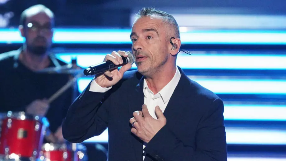 Ерос Рамацоти най-после показа младата си приятелка (СНИМКИ)