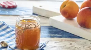 Много вкусен домашен конфитюр от праскови