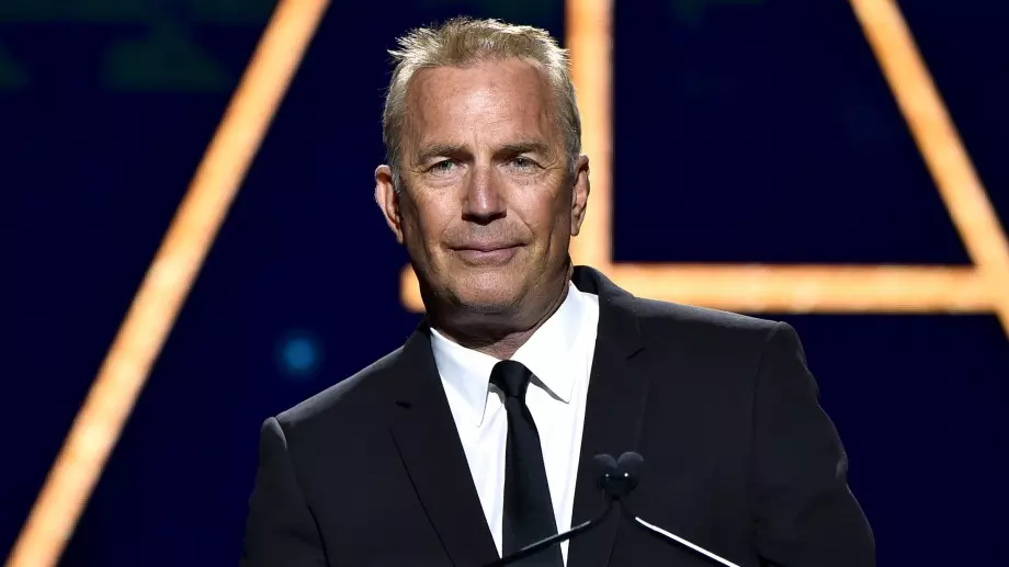 Официално: Кевин Костнър вече е ерген (СНИМКА)