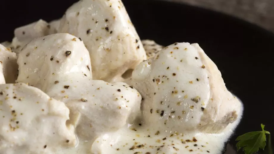 Пиле фрикасе от тефтера на баба