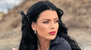 Родни знаменитости показаха за първи път бебета си на Коледа (СНИМКИ)