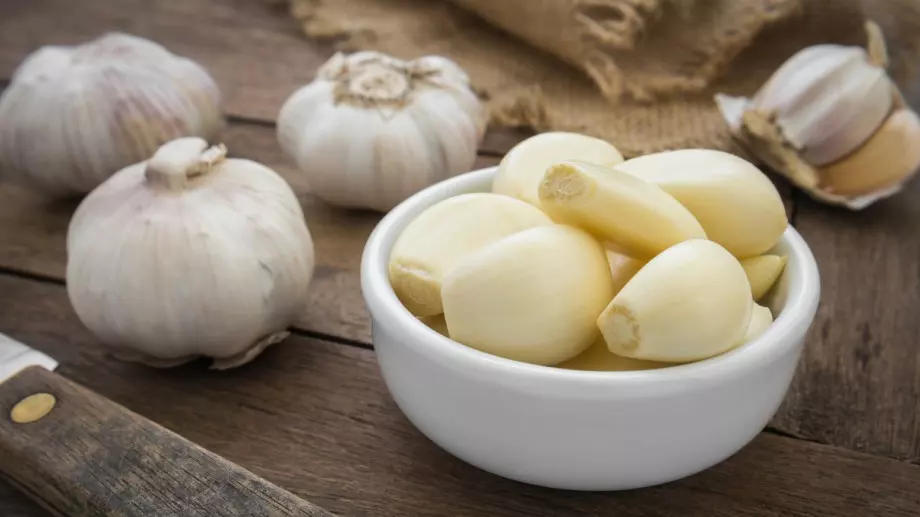 Чесънът е много полезен, но ето кой НЕ трябва да го яде