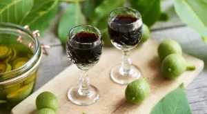 Не напитка, а еликсир: Домашен ликьор от орехи