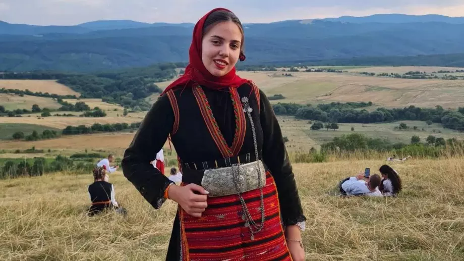 Борислава Кутларска, която обича и почита българския фолклор