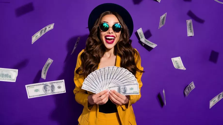 Тези зодии ще се къпят в пари до средата на октомври 2023