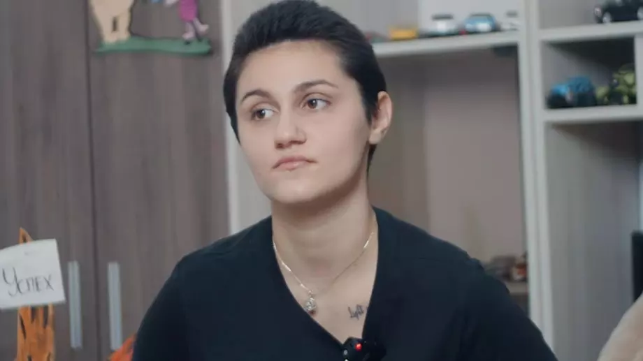 Дебора с чисто нова прическа, сияе от щастие (СНИМКИ)