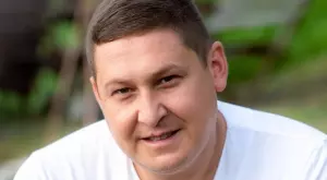 Вижте жената до Кенан от “Фермата” (СНИМКИ)