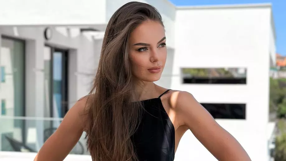 Виктория Капитонова пусна ценоразпис, за да бъдете с нея (СНИМКИ)