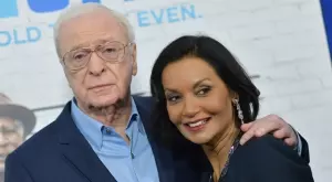 Любовни хроники: Сър Майкъл Кейн и Шакира Бакш