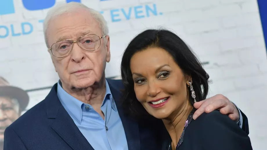 Любовни хроники: Сър Майкъл Кейн и Шакира Бакш