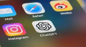 Трафикът към ChatGPT намалява за трети пореден месец