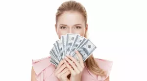 "Ключът" към забогатяването: Според младите е високата заплата, но финансов експерт разкрива истината