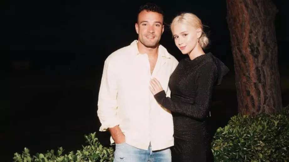 Гръм в рая! Мария Бакалова се раздели с този участник от 